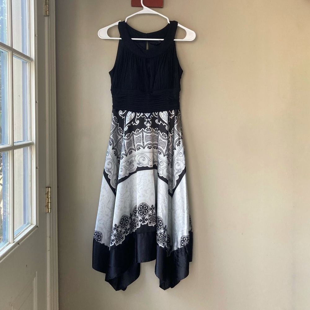 Signature by Sangria Black & White Patterned Dress 8